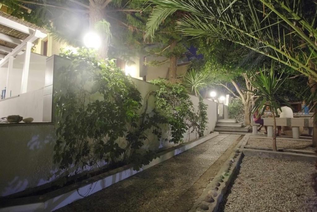 Celestial Garden Aparthotel Adamantas  Exterior photo